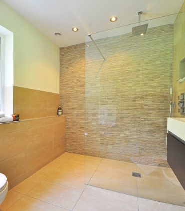 bathroom-1336165